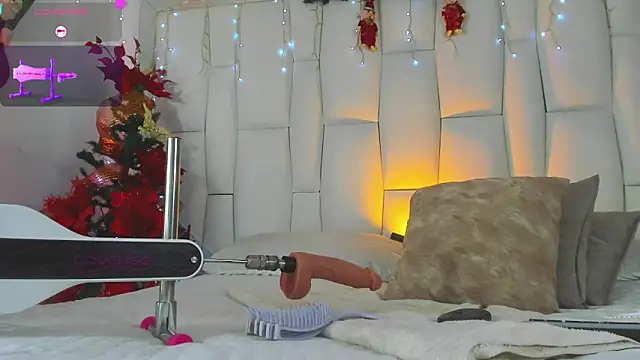 Snapshot of Regiina_Doll chatting on December 14, 11:09 pm Regiina Doll online show from December 14, 11:09 pm