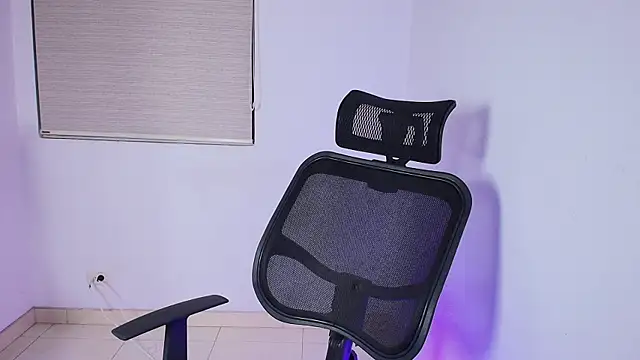 Snapshot of Justyn_Ross chatting on October 2, 5:47 am Justyn Ross online show from October 2, 5:47 am