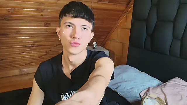 Snapshot of Justyn_Ross chatting on October 31, 11:06 pm Justyn Ross online show from October 31, 11:06 pm