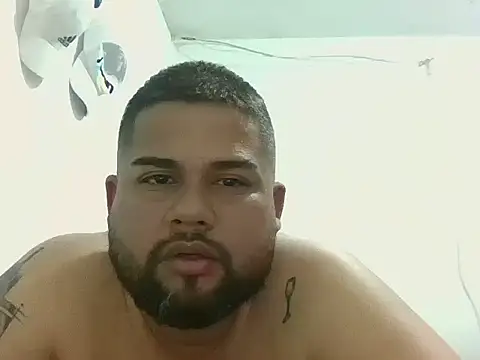 GABRIELGARCIA1313 online show from January 17, 11:30 pm