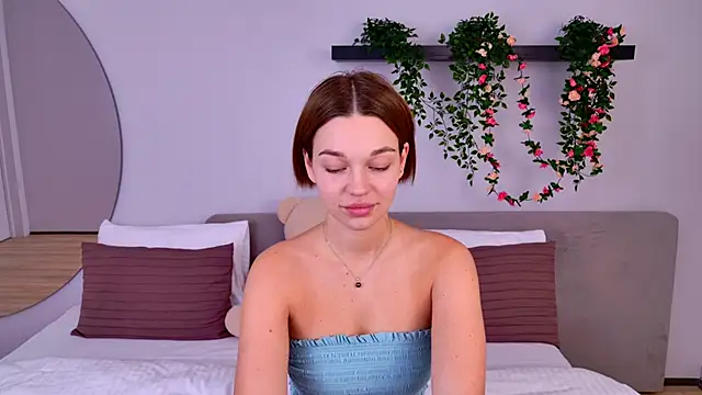 DanaLoved online show from February 12, 11:18 am