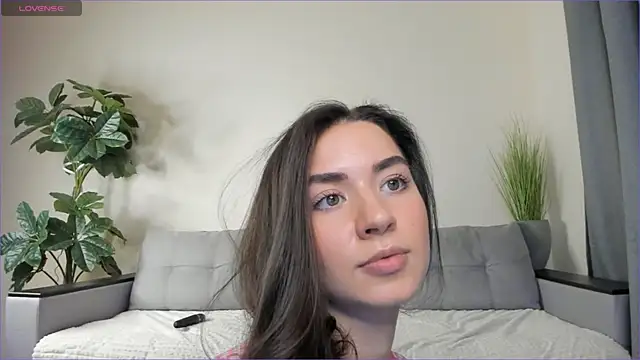 Snapshot of NicoleLuv chatting on February 6, 7:18 pm NicoleLuv online show from February 6, 7:18 pm