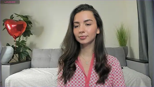 Snapshot of NicoleLuv chatting on February 20, 7:19 pm NicoleLuv online show from February 20, 7:19 pm