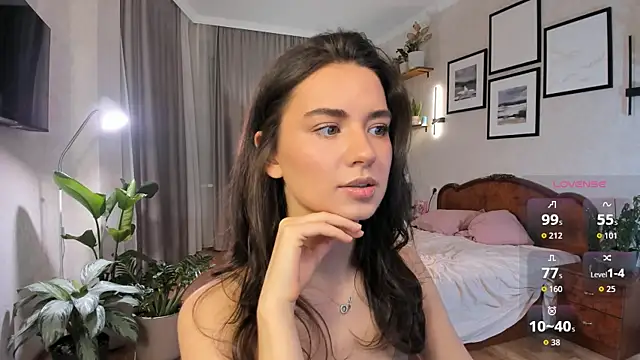 Snapshot of NicoleLuv chatting on December 14, 5:40 pm NicoleLuv online show from December 14, 5:40 pm