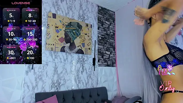 Snapshot of Queen_Cuarxxo chatting on July 7, 12:24 am Queen Cuarxxo online show from July 7, 12:24 am