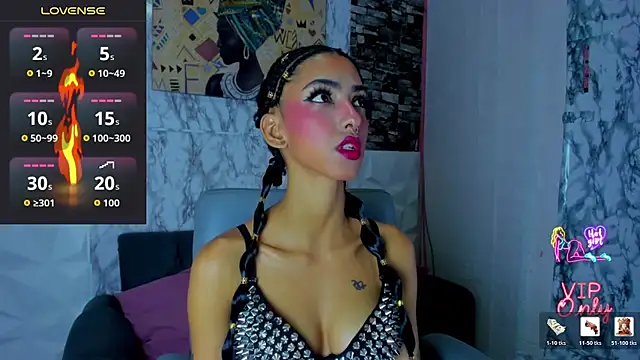 Snapshot of Queen_Cuarxxo chatting on July 14, 12:35 am Queen Cuarxxo online show from July 14, 12:35 am
