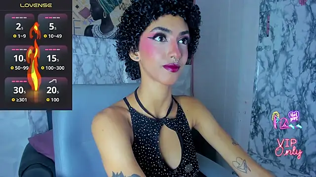 Snapshot of Queen_Cuarxxo chatting on July 28, 12:18 am Queen Cuarxxo online show from July 28, 12:18 am