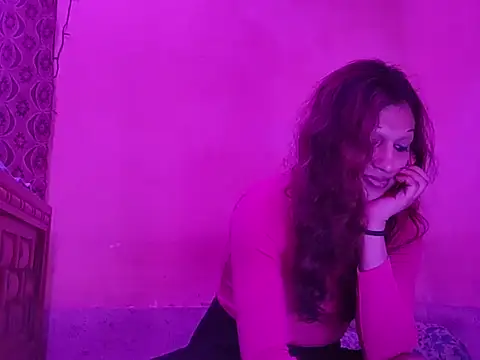 Snapshot of MmmMonikaBabie chatting on December 21, 12:31 am MmmMonikaBabie online show from December 21, 12:31 am