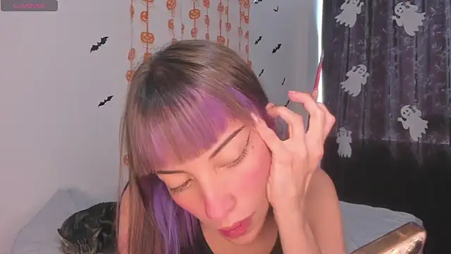 Snapshot of MiaGoth_ chatting on October 22, 4:18 pm MiaGoth online show from October 22, 4:18 pm