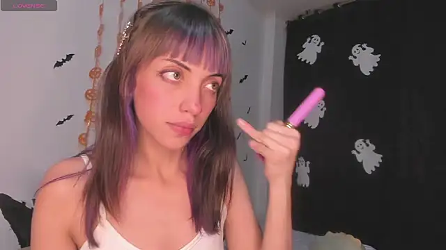 Snapshot of MiaGoth_ chatting on October 23, 4:23 am MiaGoth online show from October 23, 4:23 am