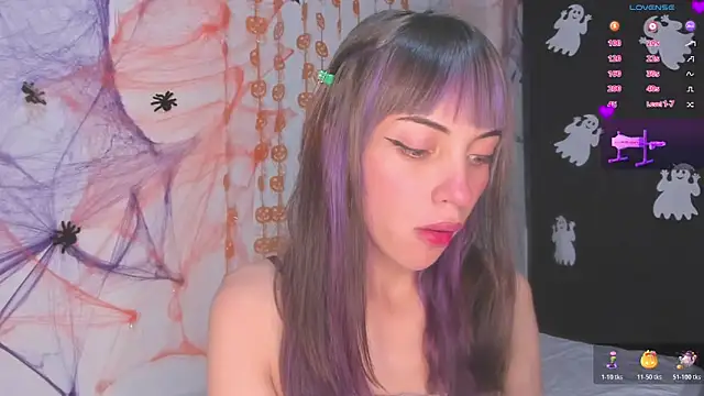 Snapshot of MiaGoth_ chatting on October 25, 1:24 am MiaGoth online show from October 25, 1:24 am