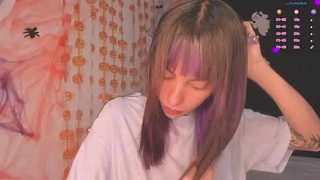 Snapshot of MiaGoth_ chatting on November 5, 2:22 am MiaGoth online show from November 5, 2:22 am