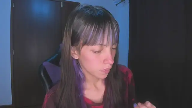 Snapshot of MiaGoth_ chatting on November 20, 2:45 am MiaGoth online show from November 20, 2:45 am