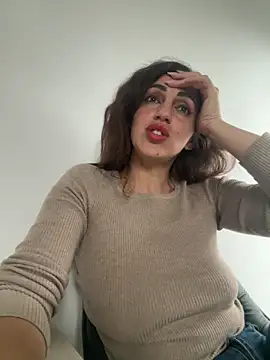 EmaSkyes online show from October 3, 7:16 am