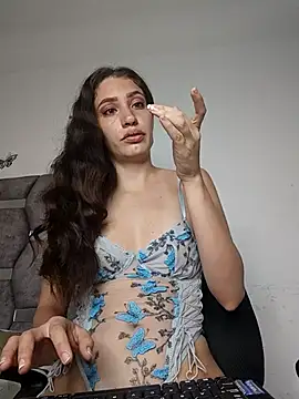 Snapshot of aurelialux chatting on December 15, 8:35 pm aurelialux online show from December 15, 8:35 pm