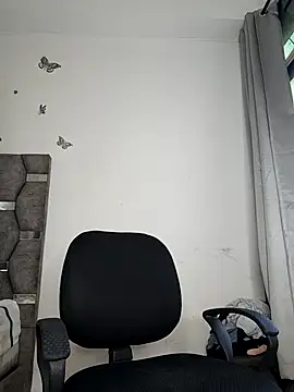 Snapshot of aurelialux chatting on December 17, 9:32 pm aurelialux online show from December 17, 9:32 pm