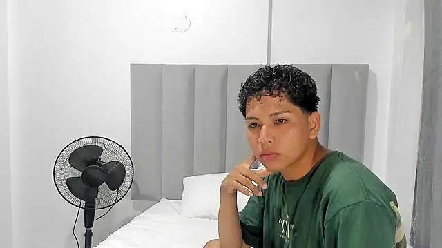 jonmaykolrose online show from December 12, 3:10 am