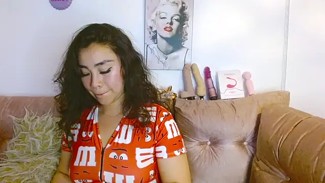 Snapshot of hinataleecs chatting on January 5, 4:25 am hinataleecs online show from January 5, 4:25 am