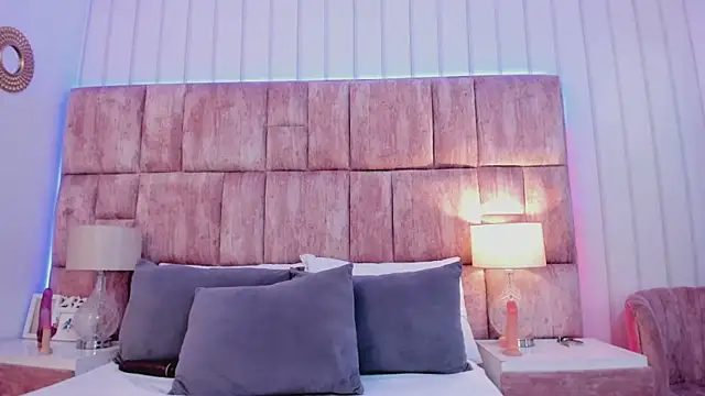 Cloesweet 1 online show from February 4, 5:45 pm