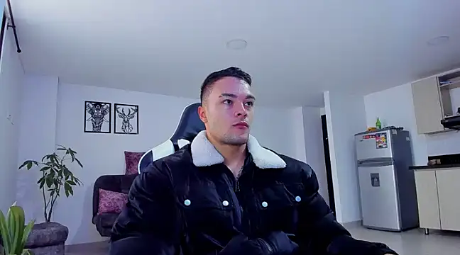 Snapshot of alexander_collin02 chatting on January 8, 1:52 pm alexander collin02 online show from January 8, 1:52 pm