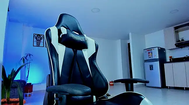 Snapshot of alexander_collin02 chatting on March 7, 1:18 pm alexander collin02 online show from March 7, 1:18 pm