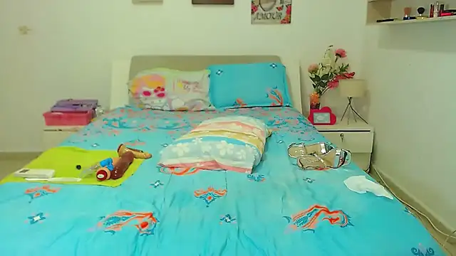 Snapshot of Kendralove31xxx chatting on December 17, 4:23 am Kendralove31xxx online show from December 17, 4:23 am