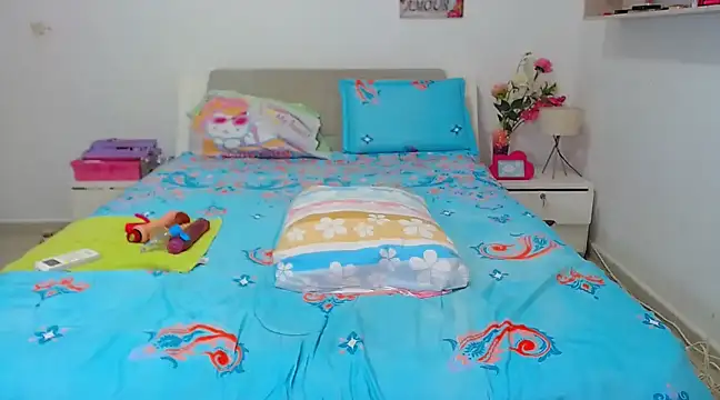 Snapshot of Kendralove31xxx chatting on December 18, 3:47 am Kendralove31xxx online show from December 18, 3:47 am