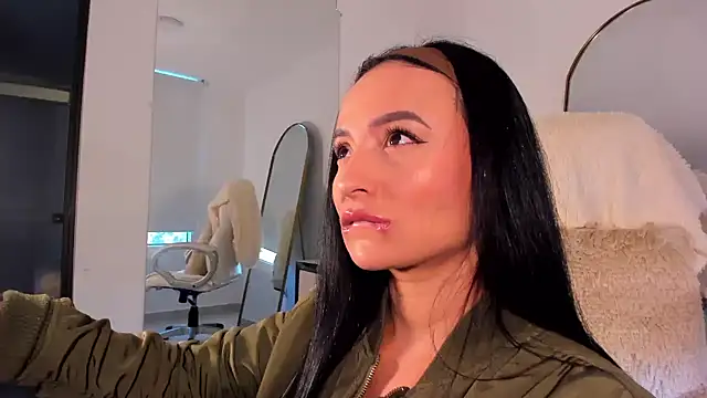 Snapshot of alexa_tobar chatting on July 1, 9:58 pm alexa tobar online show from July 1, 9:58 pm