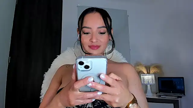 Snapshot of alexa_tobar chatting on July 23, 9:35 pm alexa tobar online show from July 23, 9:35 pm