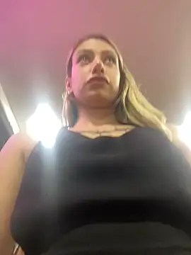 Snapshot of loira_messi chatting on February 28, 10:28 pm loira messi online show from February 28, 10:28 pm