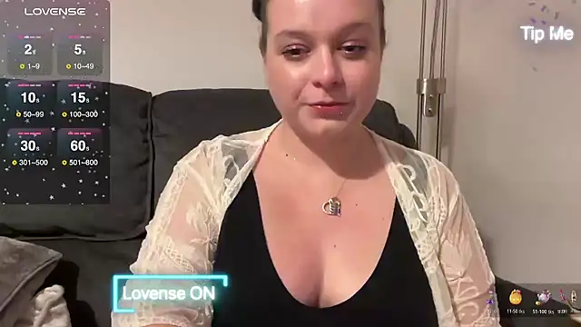 NaughtyWifeUK online show from December 2, 9:17 pm