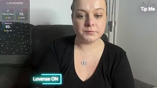 NaughtyWifeUK online show from December 21, 8:43 pm