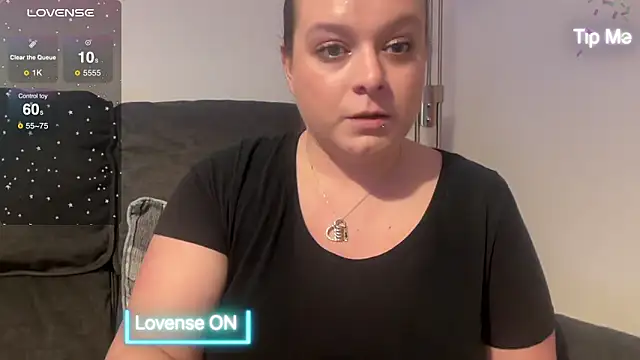 NaughtyWifeUK online show from December 30, 10:34 pm