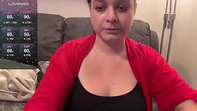 NaughtyWifeUK online show from November 14, 1:15 am