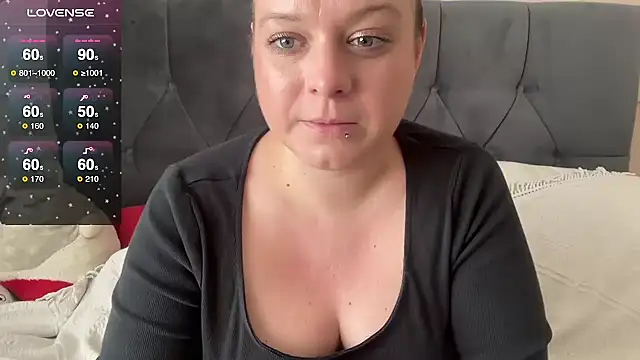 NaughtyWifeUK online show from April 7, 12:16 pm