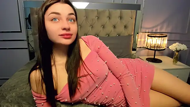 Snapshot of AngelinaWett chatting on February 27, 6:50 am AngelinaWett online show from February 27, 6:50 am