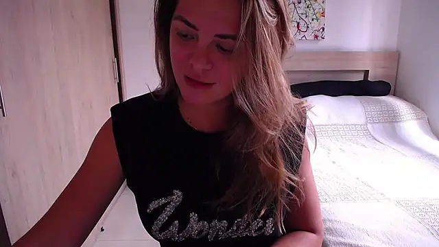 ParisW online show from February 20, 5:51 pm