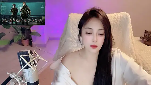 Snapshot of Daisy-77 chatting on May 6, 1:27 pm Daisy-77 online show from May 6, 1:27 pm