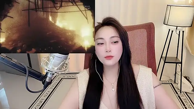 Snapshot of Daisy-77 chatting on June 26, 1:15 pm Daisy-77 online show from June 26, 1:15 pm