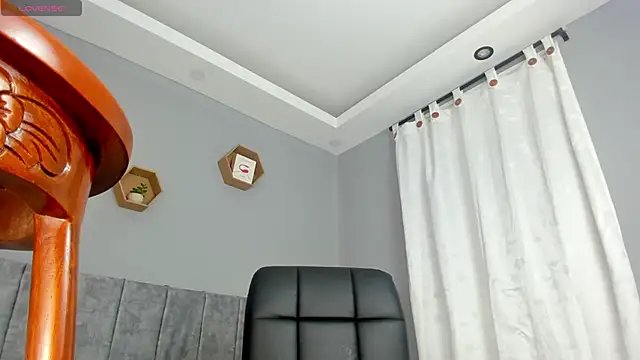 Chloe narcise online show from February 4, 6:04 am