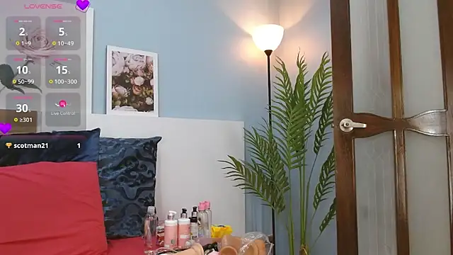 Snapshot of cintia_hills chatting on March 17, 4:17 am cintia hills online show from March 17, 4:17 am