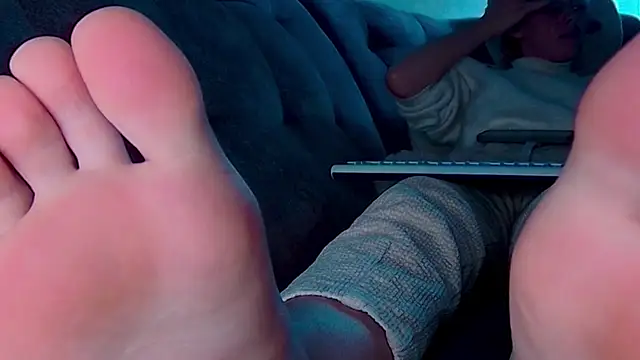 AgnesMillerS online show from December 9, 10:32 am