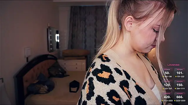 Snapshot of ZaraCreedon chatting on September 11, 7:08 am ZaraCreedon online show from September 11, 7:08 am