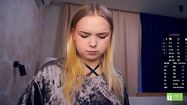 Snapshot of ZaraCreedon chatting on November 17, 5:02 am ZaraCreedon online show from November 17, 5:02 am