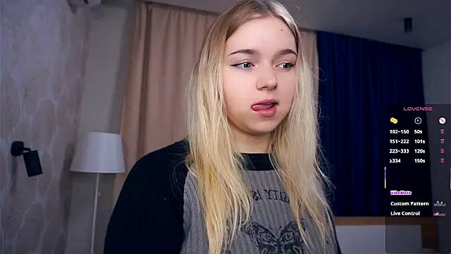 Snapshot of ZaraCreedon chatting on November 28, 5:10 am ZaraCreedon online show from November 28, 5:10 am