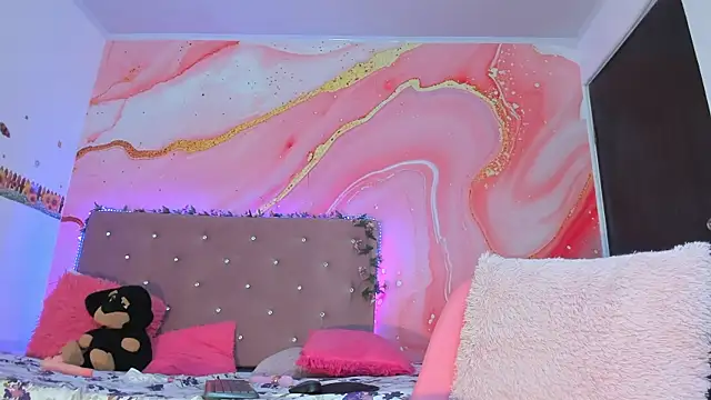 Daisy  rose online show from February 4, 5:12 pm