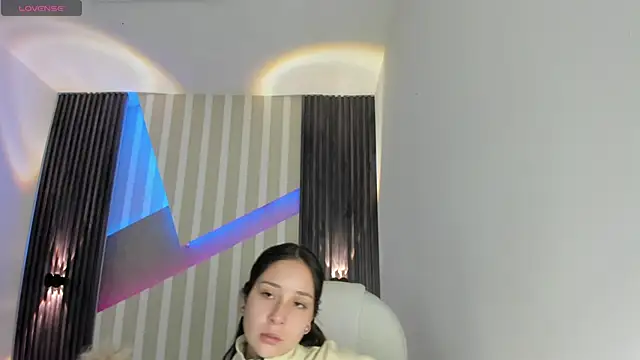 Snapshot of emily_layton chatting on January 25, 3:30 pm emily layton online show from January 25, 3:30 pm
