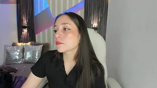 Snapshot of emily_layton chatting on February 3, 2:24 pm emily layton online show from February 3, 2:24 pm