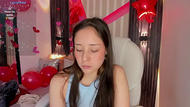 Snapshot of emily_layton chatting on February 21, 2:38 pm emily layton online show from February 21, 2:38 pm