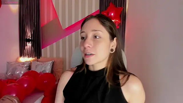 Snapshot of emily_layton chatting on February 26, 2:36 pm emily layton online show from February 26, 2:36 pm
